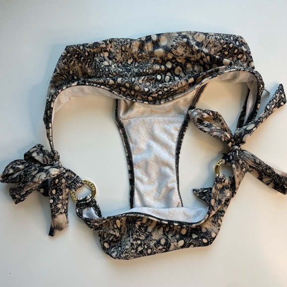 Victoria’s Secret Tie Side Swimsuit Bottoms🌟 - Picture 9 of 10